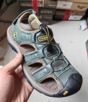 HOLLOW BREATHABLE SANDALS