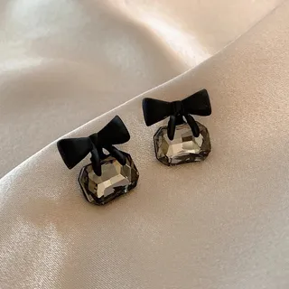 Simple Stylish Bowknot stud Earring