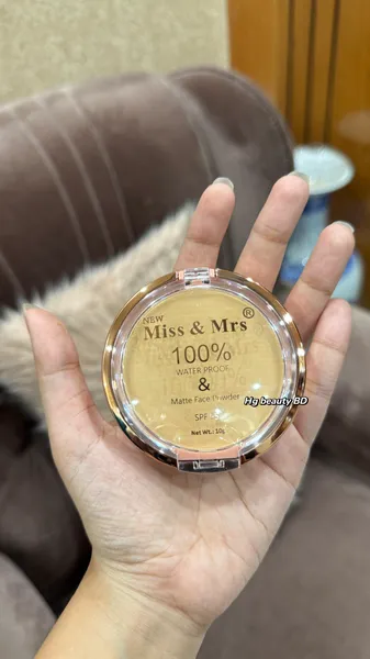 Miss & Mrs Full Coverage Compact Powder
