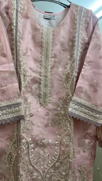 Pakistani Original Schick Dr. Haris Luxury Organza Stitched 3Pcs _ Pink 