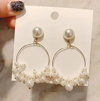 1 pair Fashionable White Faux Pearl Hoop Earrings