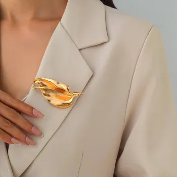 Elegant Vintage Alloy Leaf Brooch Pin