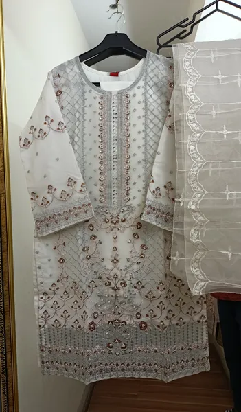 Pakistani Boutique Organza Stitched 3 Pcs _ White 