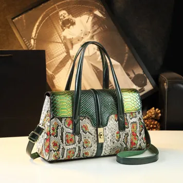 GRACEFUL GAL WOMEN’S HANDBAG