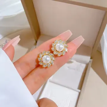 4 pcs Zirconia Pearl Flower Necklace Set