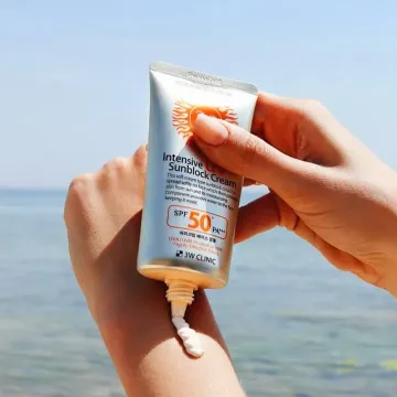 Clinic Intensive UV Sunblock Cream (SPF 50+ PA+++)