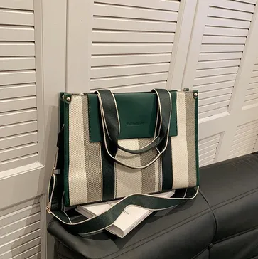 URBAN ELEGANCE SLING BAG