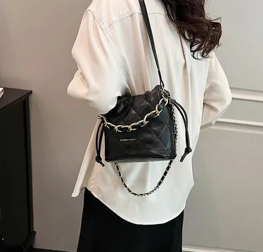 LIGHTWEIGHT EVERYDAY CARRY BAG