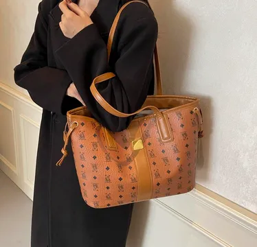 MODERN LADY’S FASHION BAG