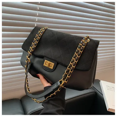 Fashionable shoulder bag 