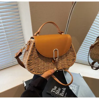 Effortless Charm Crossbody Bag