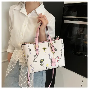 Bold Style Chain Strap Bag