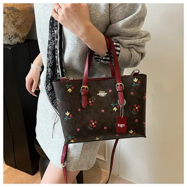 Bold Style Chain Strap Bag