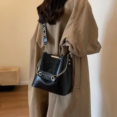 Effortless Style Shoulder Bag