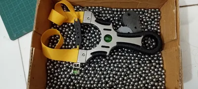 Snow Green Stone  Slingshot সবুজ পাথর যুক্ত স্টিলের তৈরী গুলতি