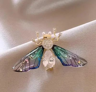 Crystal Transparent Wings Bee Brooch /Pin