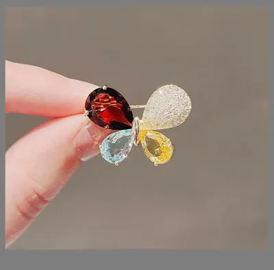 Trendy Four Color Butterfly Hijab Brooch Pin For Girls