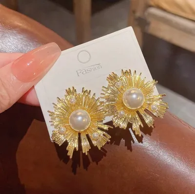 Elegant Faux Pearl Shell Design Earrings