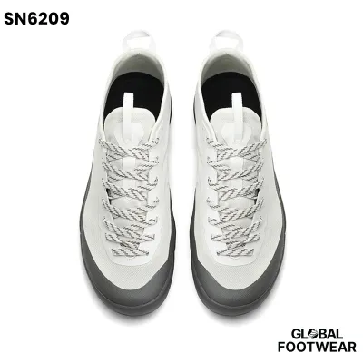 Breathable mesh running and hiking sneaker