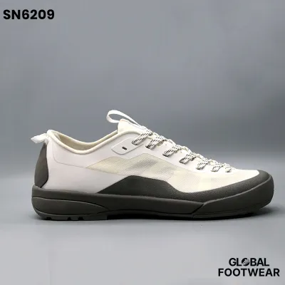 Breathable mesh running and hiking sneaker