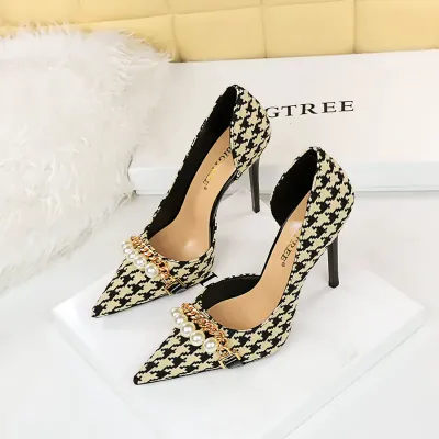 Shallow Pearl Heel