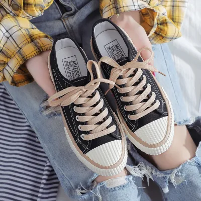 Low Canvas Shoes