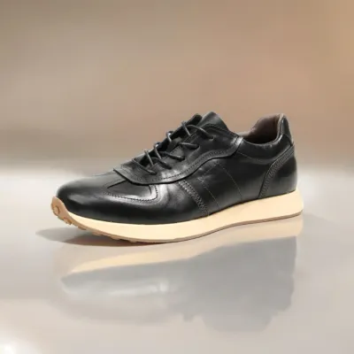 CRIMSON BLACK SNEAKER