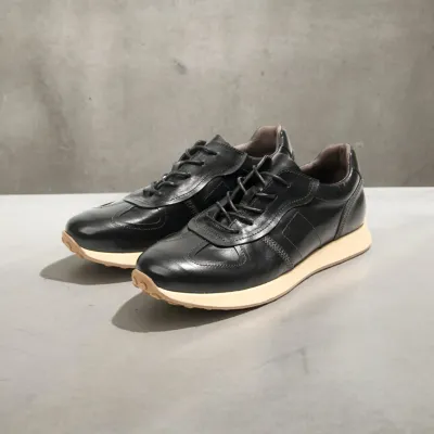 CRIMSON BLACK SNEAKER