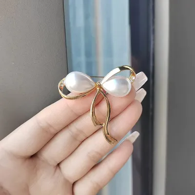 Bow Tie Pearl Hijab Brooch / Hijab Pin (1 Pc) 
