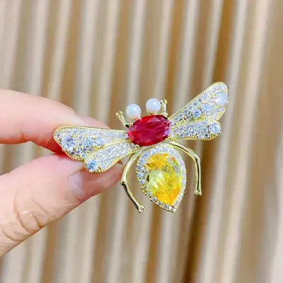 Sweet Bee Pearl Stone Hijab Brooch 
