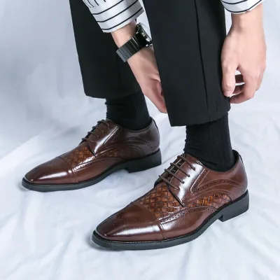 Autumn and Winter Men's Business Dress Brock Carved Pointed Leather Shoes