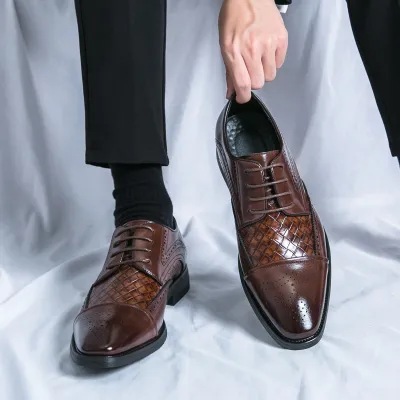 Autumn and Winter Men's Business Dress Brock Carved Pointed Leather Shoes