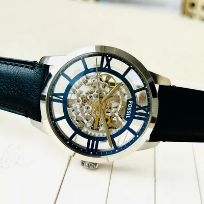 Fossil Men’s Analog Blue Dial Leather Strap Watch