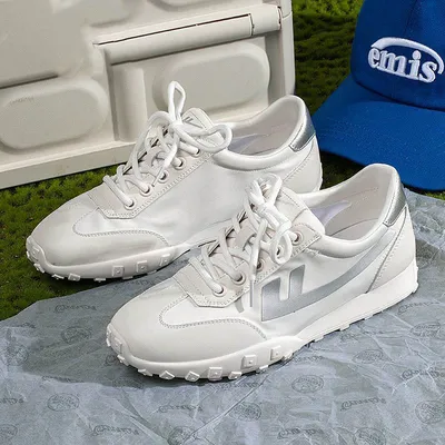 POISED PACE WOMEN’S CASUAL SHOE