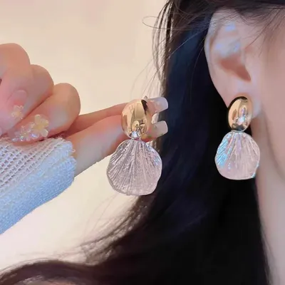 Fashionable Shell Dangle Earring