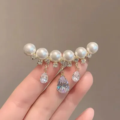 Elegant White Crystal Pearl Brooch 
