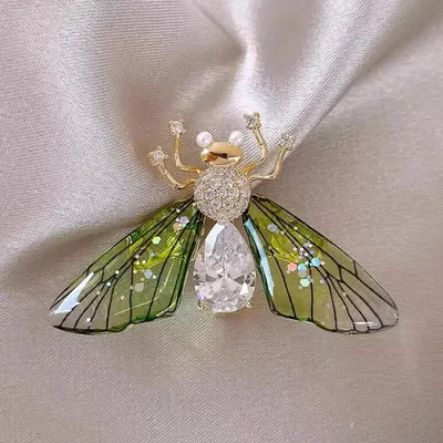 Crystal Transparent Wings Bee Brooch /Pin
