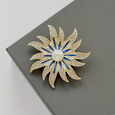 Women's Crystal Pearl Flower Brooch/Pin
