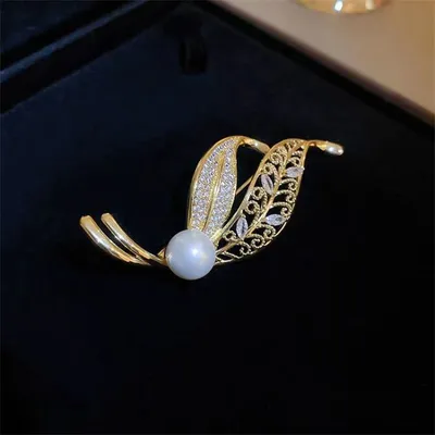Willow Leaf Pearl Brooch/Pin 
