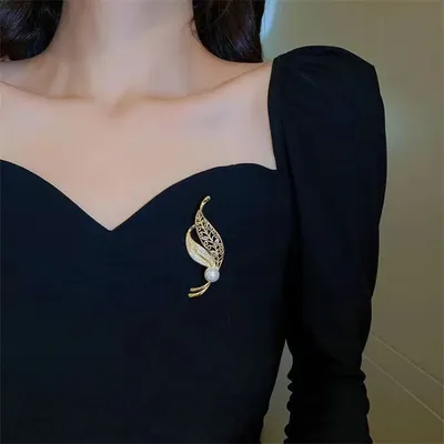 Willow Leaf Pearl Brooch/Pin 