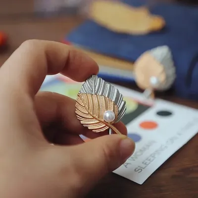 Fashionable Double Leaf Pearl Hijab Brooch / Pin