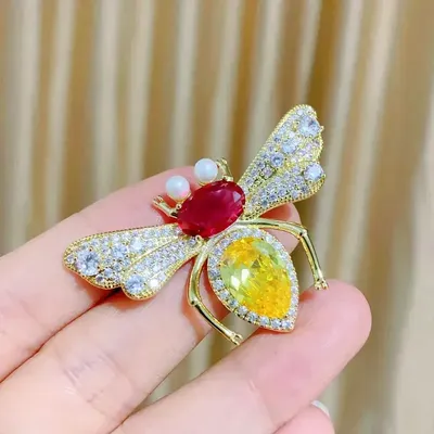 Elegant Bumble Bee Brooch/Pin