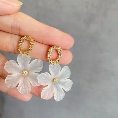 Vintage Flower Dangle Earrings 