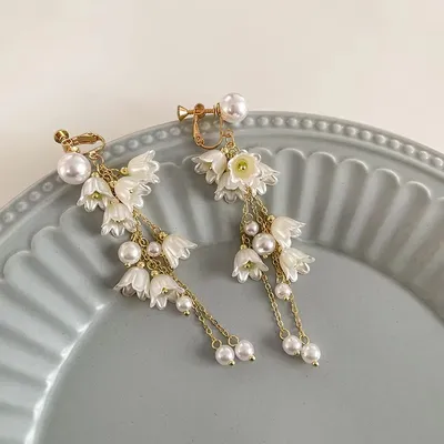 Multilayer White Flower Tassel Earrings