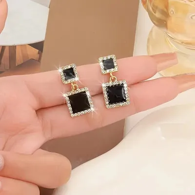 Shiny Double Black Square Design Earrings