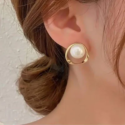 Pearl With Golden Circle Korean Stud Earrings
