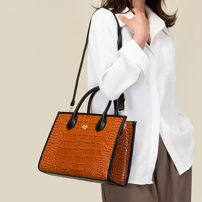 POSH CROCODILE PATTERN HANDBAG