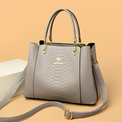 Capacious universal shoulder bag 