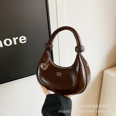 Hand-Held Armpit Bag