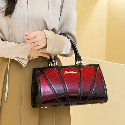 Capacious fashionable one-shoulder bag